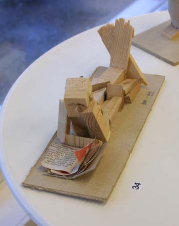 Tuokio lehden ääressä  <br>puu ja pahvi, 2001